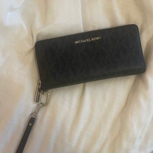 Michael Kors Wristlet Wallet